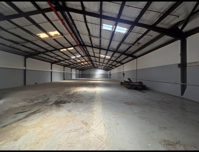 7,600M² WAREHOUSE FOR SALE IN JACOBS